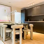 Valemi New Premium & Huge, 2bathroom, Supercentral, Freeparking, Up To 8-16 Guests