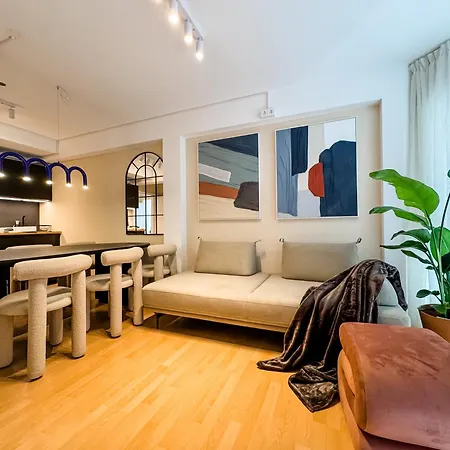 Valemi New Premium & Huge, 2bathroom, Supercentral, Freeparking, Up To 8-16 Guests
