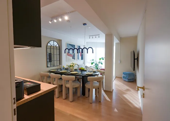 Valemi New Premium & Huge, 2bathroom, Supercentral, Freeparking, Up To 8-16 Guests