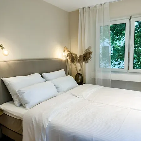 Valemi New Premium & Huge, 2bathroom, Supercentral, Freeparking, Up To 8-16 Guests