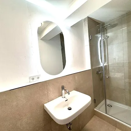 شقة Valemi New Premium & Huge, 2bathroom, Supercentral, Freeparking, Up To 8-16 Guests *